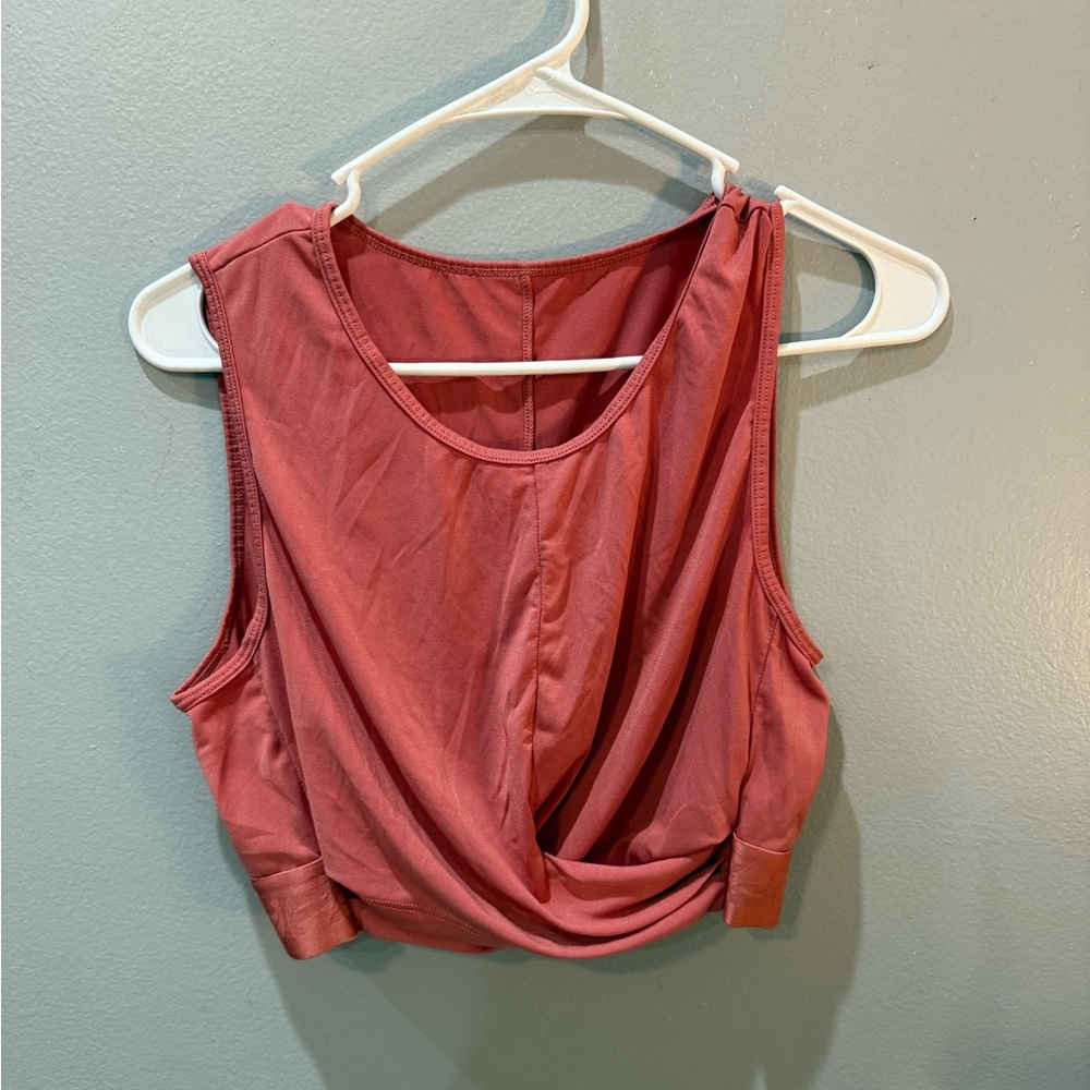 Women's Sleeveless Twist Front workout Top - Fabletics